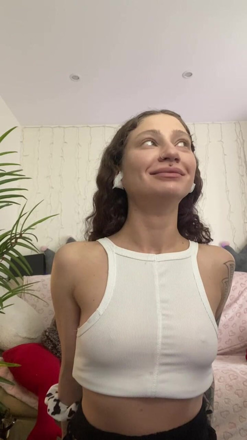 a lot of drool, ahegao, open mouth and everything that this little slut loves!