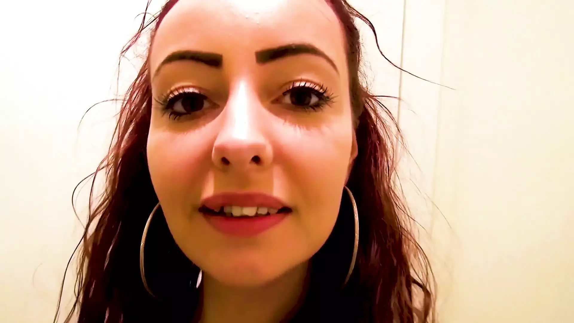 18letá holandská teenagerka má první výstřik na sperma ve sprše