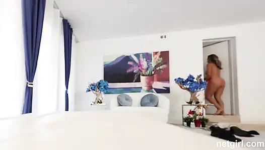 Hottest babe returns because she needs what she got last time!