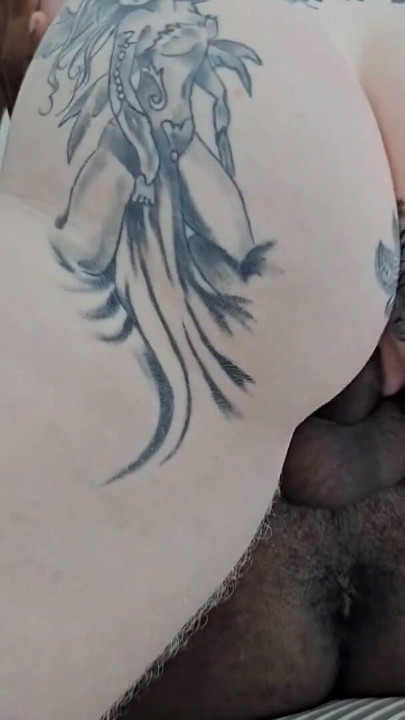 Jovem Albina fazendo sexo anal muito gostoso, bunda pequena querendo ficar muito grande | Clipe 1