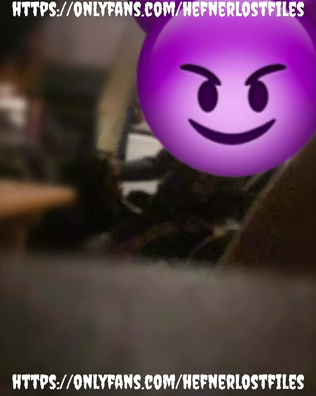 她的妈妈发现我在她的喉咙里射精