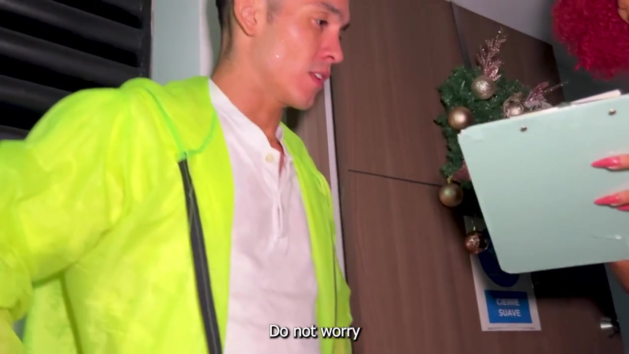 送货员最终在办公室与秘书们参加热辣的跨人种狂欢 - CelesteAlba