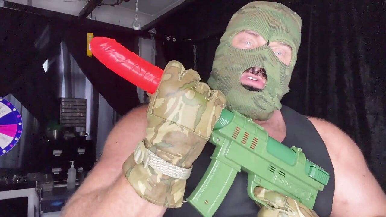 Jack empilé en solo, domination avec un gode, fantasme, scène complète