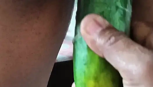 играет с соседом