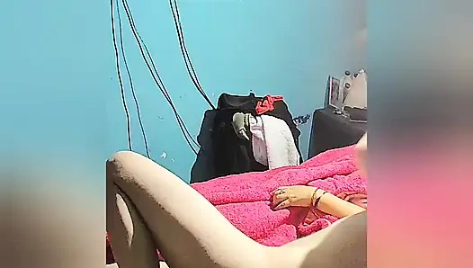 Harian dewasa yang sangat panas ingin aku menidurinya