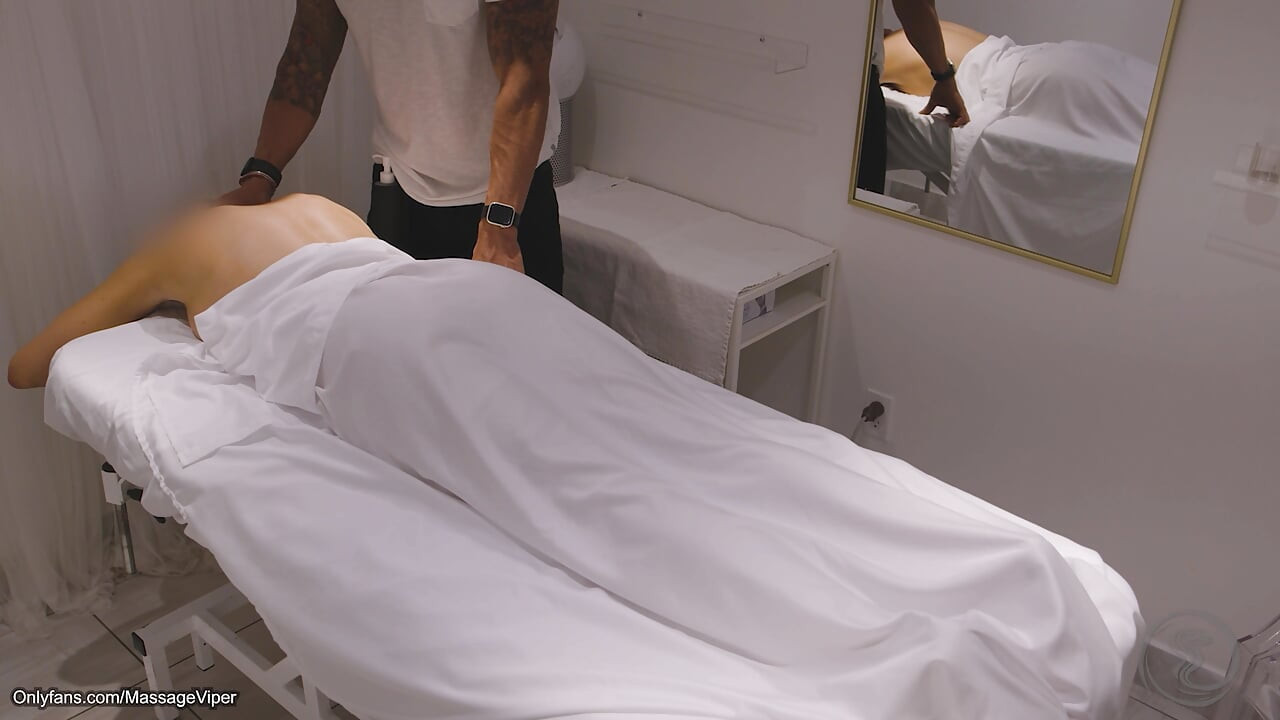 Cheating Wife Fucks the Massage Therapist