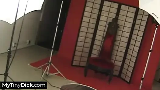 Permainan memek solo gadis semok kulit hitam