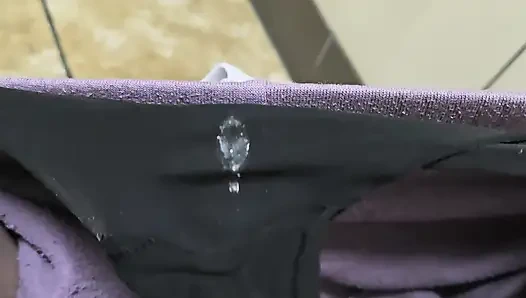 Bergabunglah denganku saat aku kencing di pom bensin