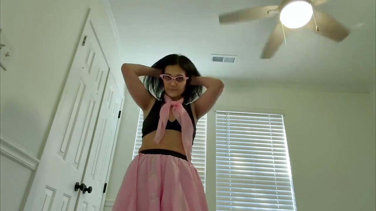 Devyn's Sultry '50s Giantess Fantasy HD POV Tiny Thrills Awaits!