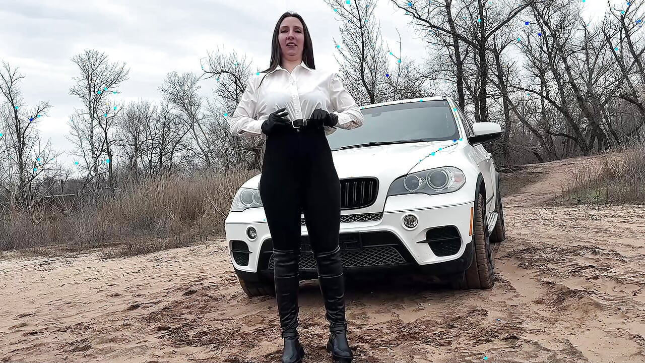 4 cigarros, fumaça profunda e humilhação em primeiro plano