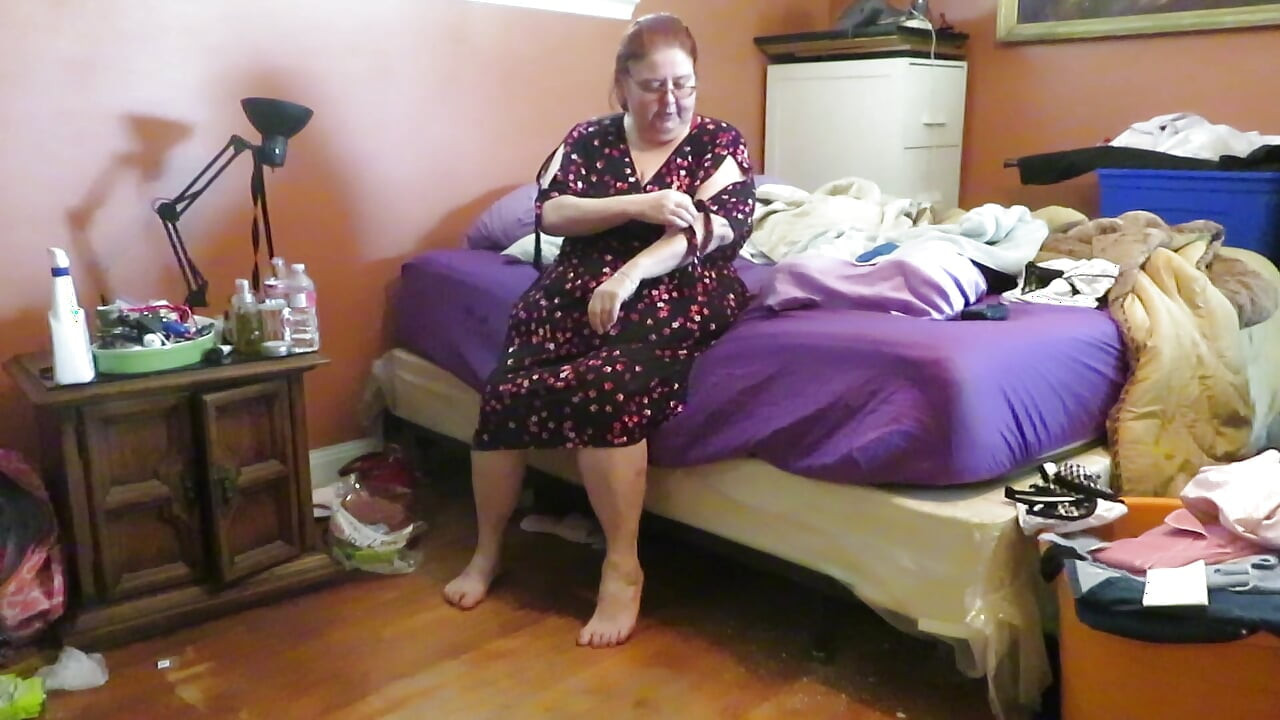Watch as i dry this fat body after a shower