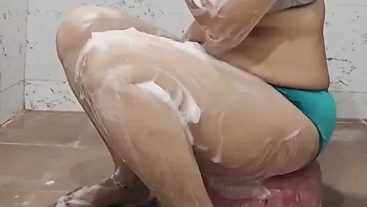 Priya bhabi chikani körpershow-video