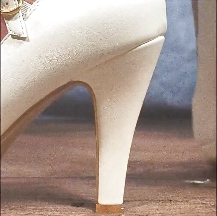 Giantess Haydee Rodriguez in White High Heels