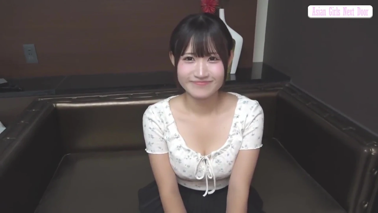Unreleased Debut Footage of a Stunning G-cup Vocalist Showcasing Her Legendary First Performance Angle1