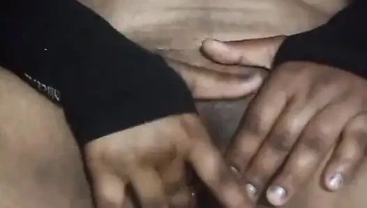 Hintli amcığım ateşli amcığımı yalıyor tıpkı hintli siyah amcığım gibi ve yorum yap beni takip et amcığımın nasıl olduğunu söyle