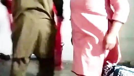 Chut mein land Dala to fat Gai nikala tha