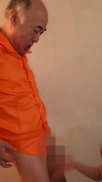 नंगा नाच पार्टी के लिए बड़े लंड वाले कैदियों को मुक्त करें | क्लिप 1