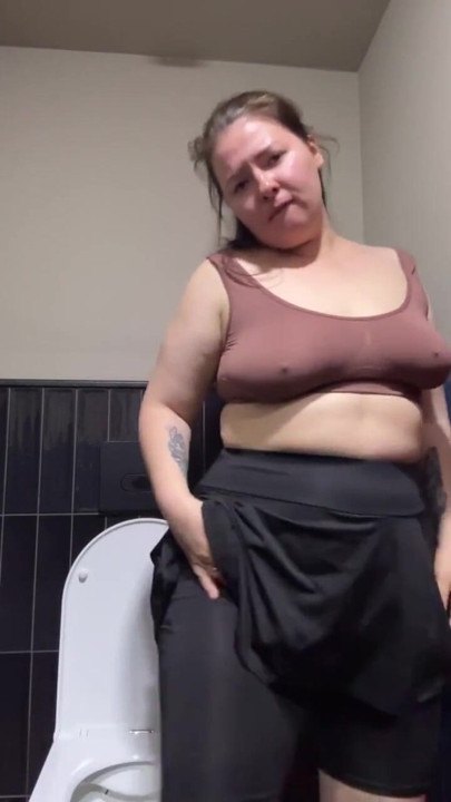 pawg public bathroom masturbation | Clip 1