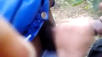 adam alır handjob içinde kamu