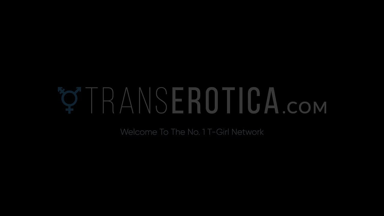 Transerotica - Trans Lena Kelly anaal geneukt door Casey Kisses