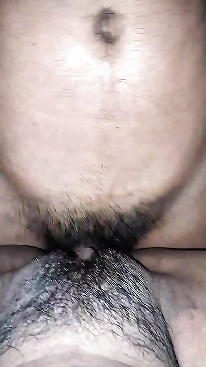 Η Desi Bhabhi έχει σκληρό πορνό μετά από πολύ καιρό και αισθάνεται ευτυχισμένη