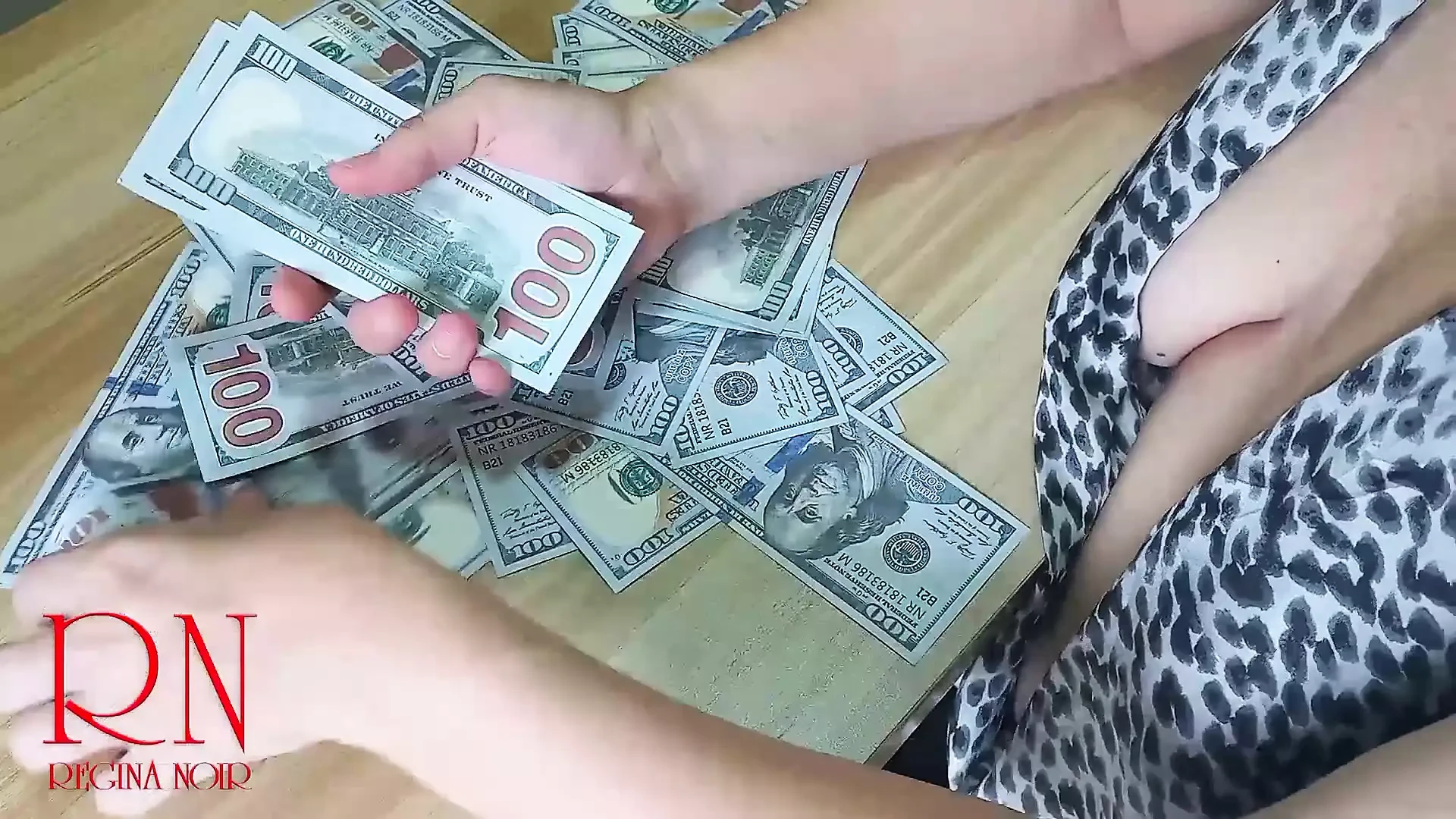 Poker sa dolarima. finansije zadirkuju