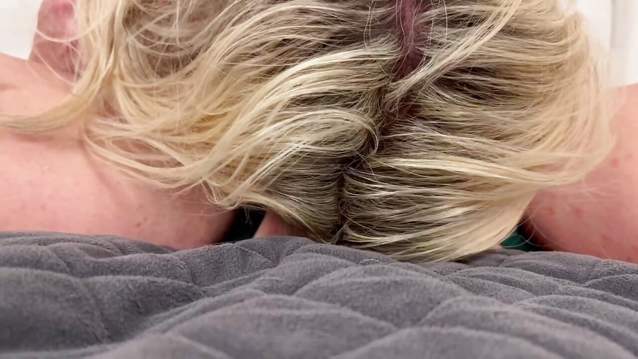 चोदने लायक मम्मी हॉटवाइफ को कैंची से चुदाई सिखाती है