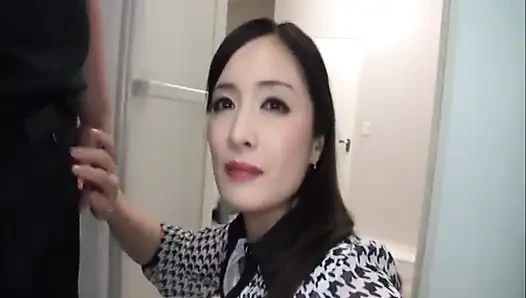 Keterampilan Mulut Legendaris. Wanita doyan penggoda ini menguras seragam pria sampai crot terakhir - ep5