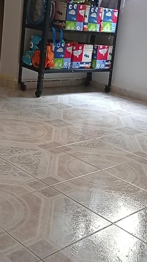 Chubby mom records herself and sends me a video doing cleaning in a thong 2 | Clip 1