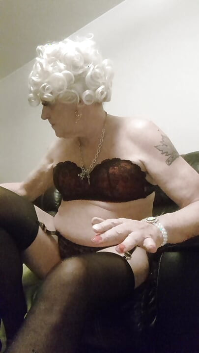 tranny preparing for sex