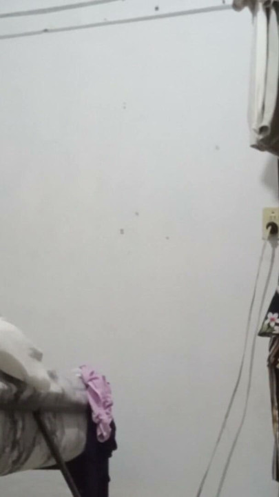 pregnant chubby wife showing her ass in the bedroom | Clip 2