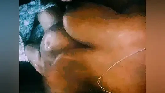 Bengalisches heißes video mit großen büchern