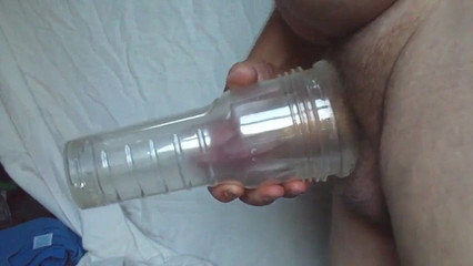 Padrastro sin cortar usando su Fleshlight