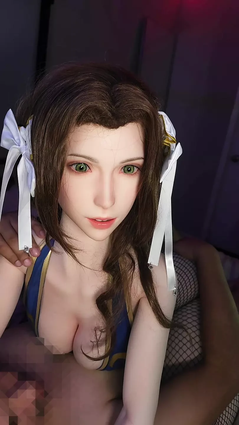 Aeriths rides VIP guests until they cum in Chun-Li Cosplay (7th heaven special)