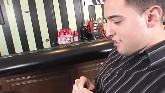 Taze kız Hannah West kıllı amcıklı bir fahişe sikiliyor