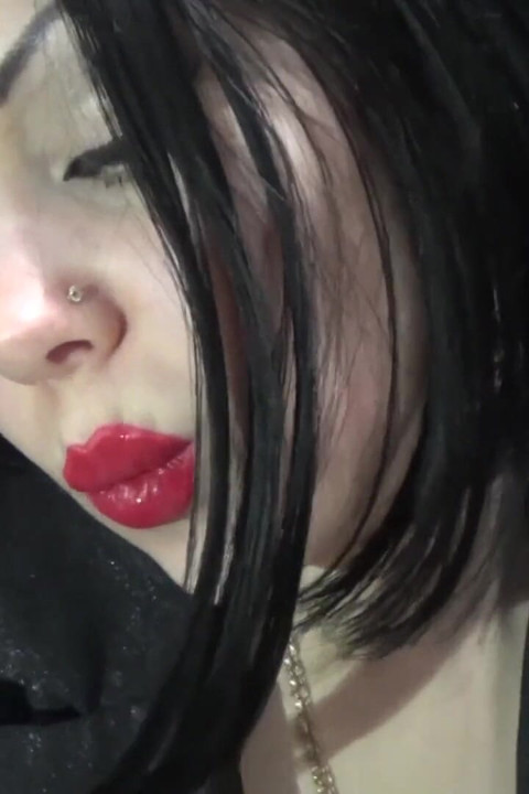 Rose lipstick & gloss tease
