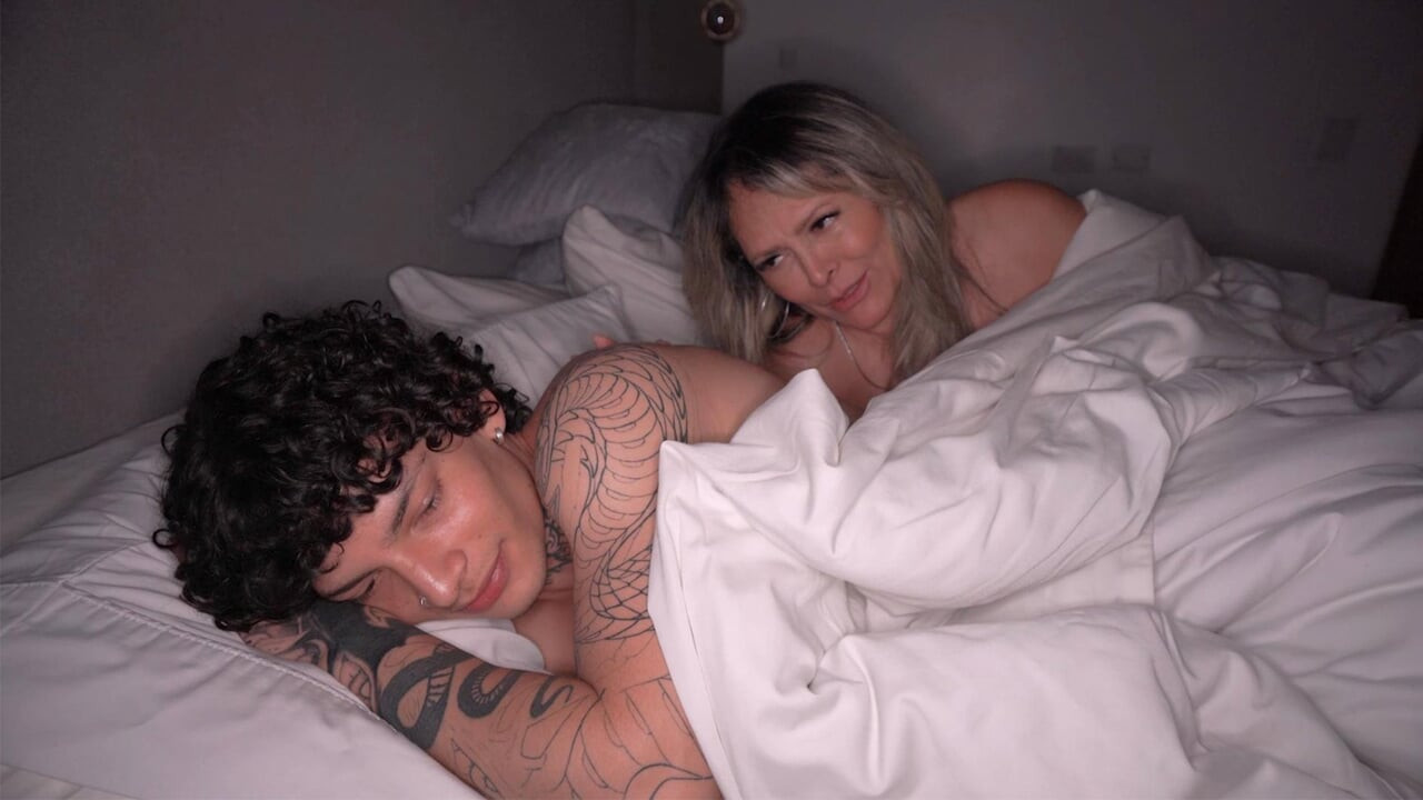 Big-breasted stepmom gets the wrong room and ends up in her stepson's room