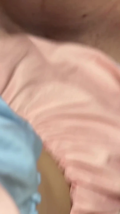 Momen ikonik dari "cewek tahu banget cara nyepong kontol pacarnya"