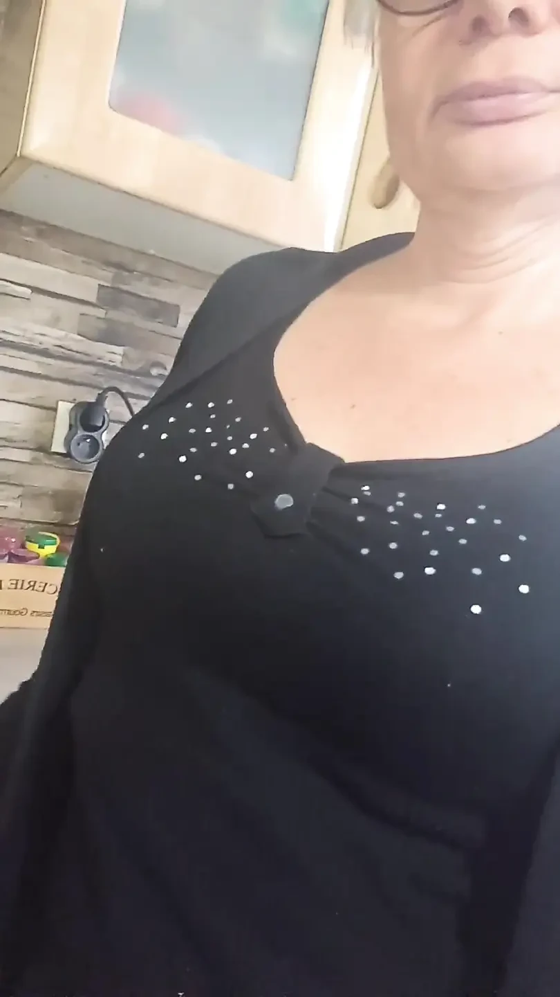 Mature,anal,short hair,solo