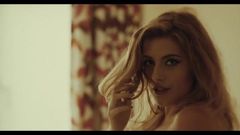 Сексуальная Raphaella в замедленной съемке под музыку