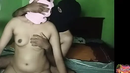 Kocam tatil için eve geldiğinde beni sikiyor tropikal titreşimler