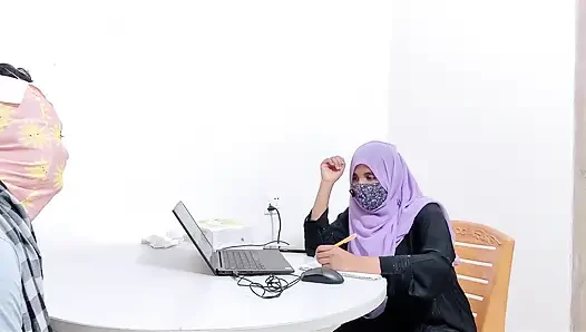 Manajer bank panas hijabi disetubuhi oleh petani desa desi chudai xxx