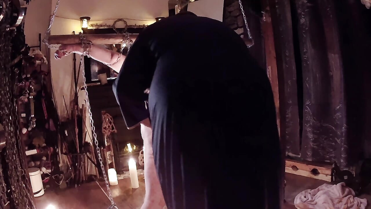 Part 3:- Lanista Bear and Domina Satana wax and heat play with orgasms