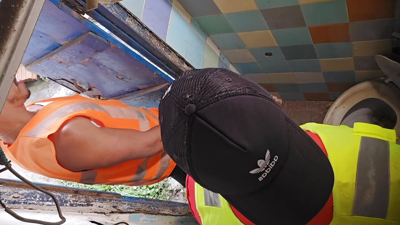 员工在工作厕所里操我的屁眼