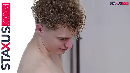 STAXUS :: Προτείνω ένα ακαταμάχητο σχέδιο στον φίλο μου, και δεν διστάζει να δεχτεί.