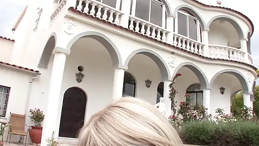Vollbusige französische MILf, die gefickt wurde, genießt gesichtsbesamung