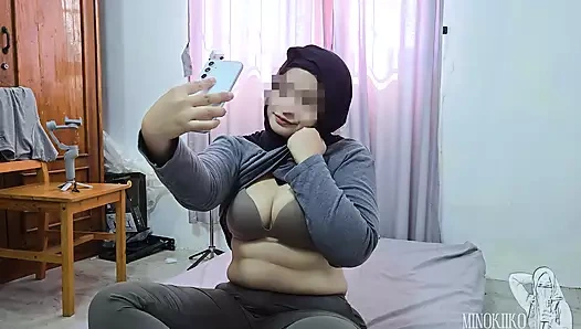 Hijab-ehefrau erwischte beim betrügen und wurde von ihrem ehemann bestrafung bekommen - Minokiiko