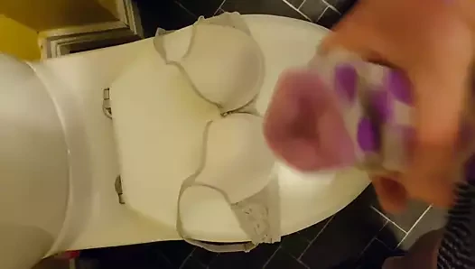 Çorapla mastürbasyon sutyen üzerine boşalma