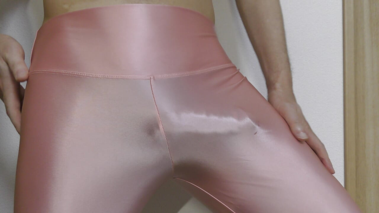 Masturbation with pink spandex leggings