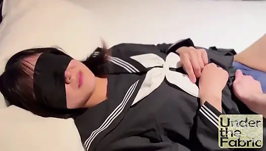 Ruhige frau mit brille ausgetrickst, während bildvideo zu creampie-pOV wird